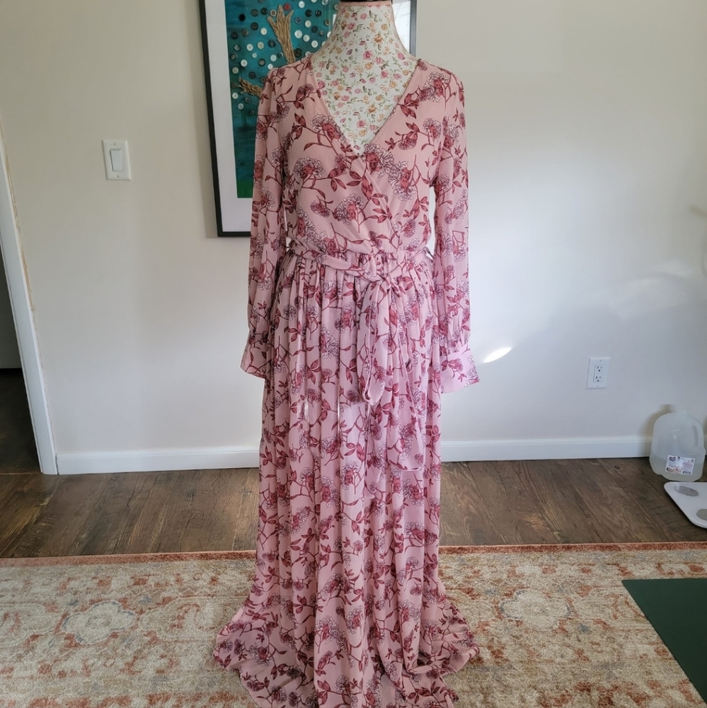 Womens Medium dress from Pink Lily.